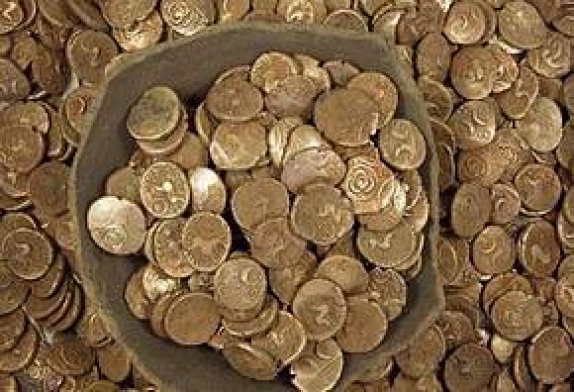 کشف سکه‌های ۱۲۰۰ ساله از جیب یک چوپان