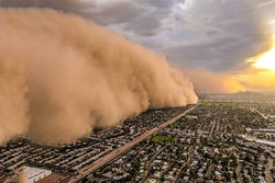 عکس‌برداری از طوفان بزرگ شن در هلیکوپتر +عکس