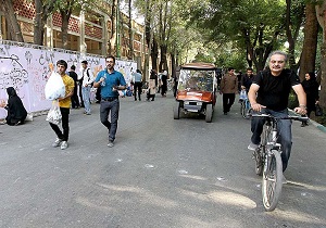 "روز بدون خودرو" به خیابان آزادگان رسید