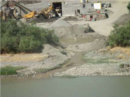 جابجایی سنگ شکن های حاشیه رودخانه بشار