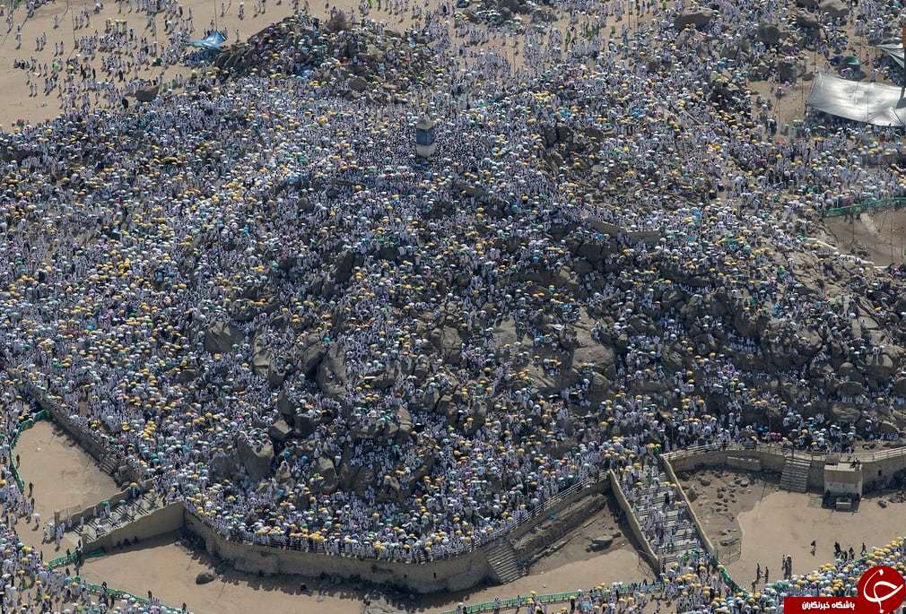 تصاویر روز: از مرز فقر و ثروت در بمبئی تا گردهمایی هزاران مسلمان در کوه عرفات برای به جا آوردن مراسم حج