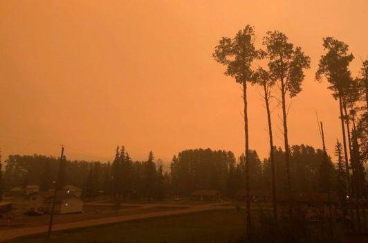 آسمان غبار آلود در غرب کانادا +عکس