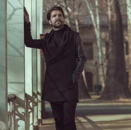 حمید هیراد دوباره حاشیه‌ساز شد/ اجرای غیر زنده آقای خواننده! + فیلم