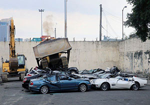 نابودی خودروهای لوکس به دستور رئیس جمهور جنجالی + فیلم