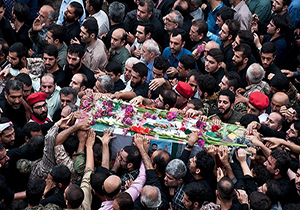 حضور پرشور مردم در مراسم تشییع پیکر مطهر 135 شهید گمنام دفاع مقدس + فیلم