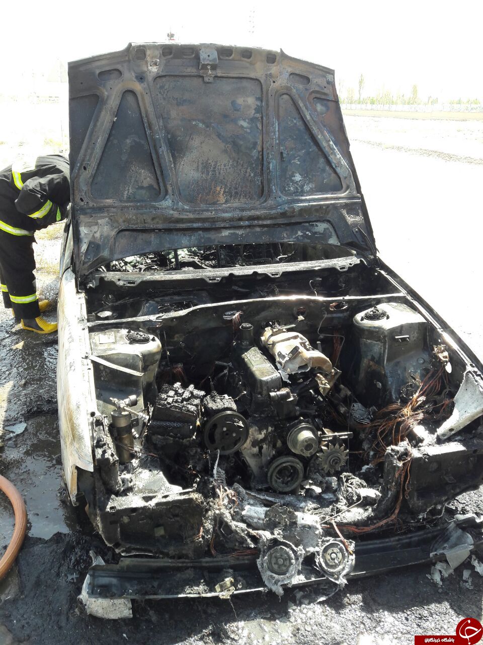 آتش سوزی خودروی سواری در محور مشهد-سرخس