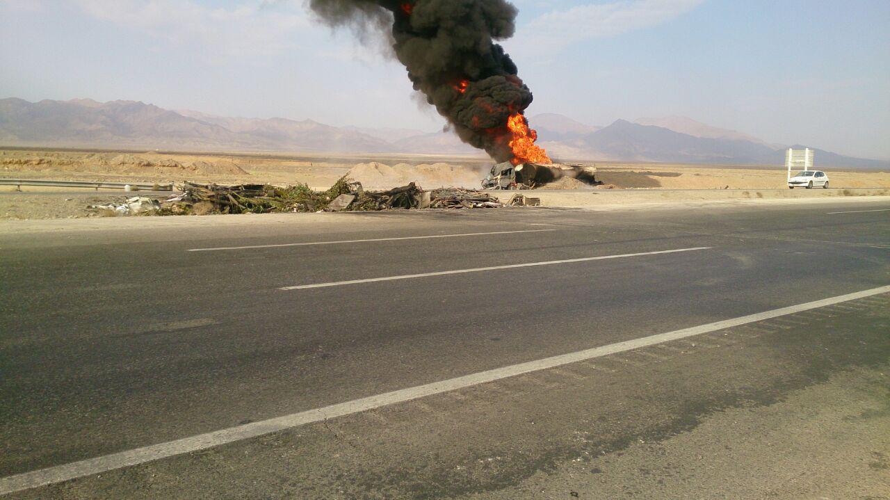 46کشته و زخمی در حادثه برخورد اتوبوس با کامیون حامل سوخت در اصفهان / 10 مصدوم از بیمارستان مرخص شدند/ اسامی مصدومان + تصاویر