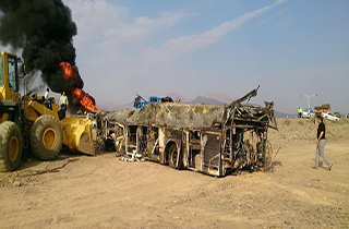 روایت مسافران از تصادف وحشتناک اتوبوس با تانکر سوخت در آزاد راه نطنز -کاشان + فیلم