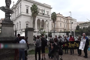 تجمع اعتراضی مقابل سفارت عربستان در رم علیه جنگ یمن
