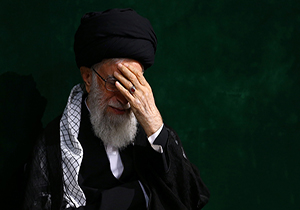 فراز پايانی دعای توسل در مراسم عزاداری شام غریبان در حسینیه امام خمینی(ره) + فیلم
