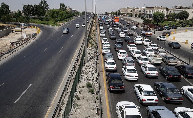 ترافیک در ۵ محور منتهی به تهران سنگین است/ مه گرفتگی در جاده‌های قزوین و اردبیل