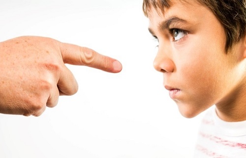 ۱۰ راهکار ساده برای حرف شنوی کودکان/ چگونه کودک را قانع کنیم؟