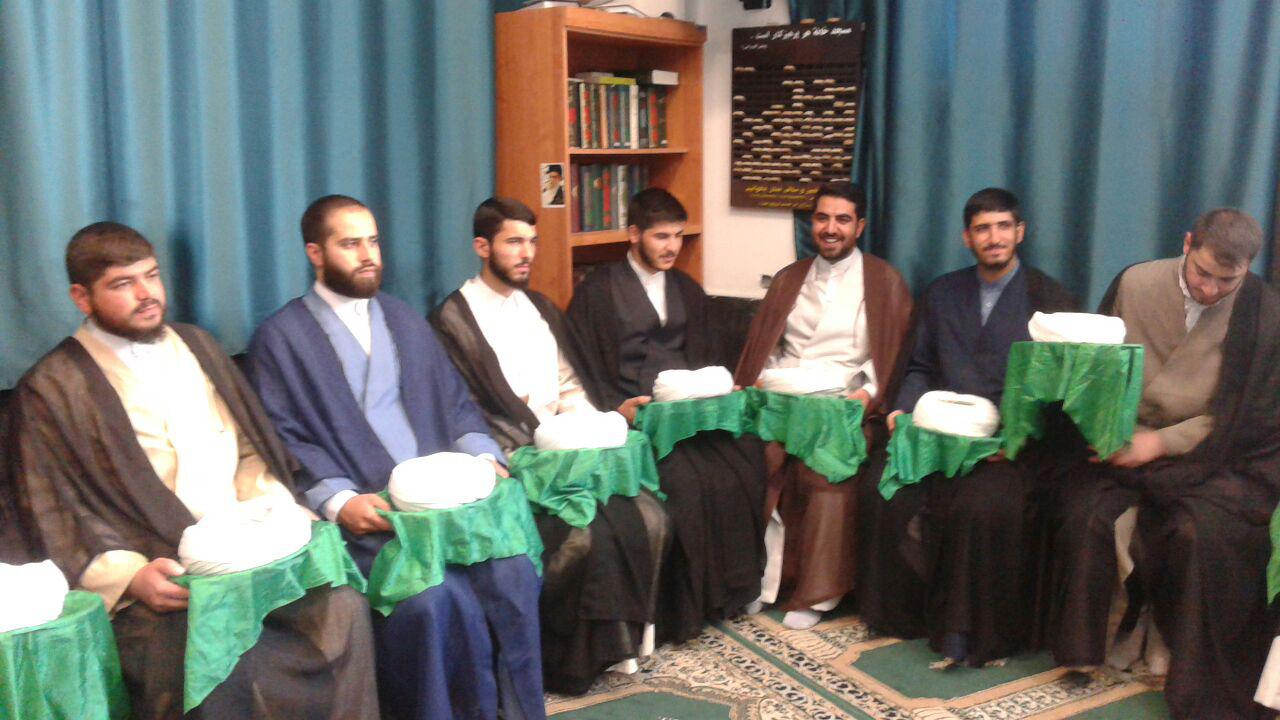 مراسم عمامه گذاری طلاب در حوزه علمیه امام رضا (ع) برگزار شد
