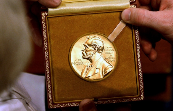 نتیجه تصویری برای مسن ترین برنده جایزه نوبل پزشکی