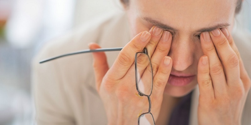 این عادات صدمات زیادی به بینایی شما می زند