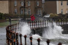 بارش بی‌سابقه باران و قطعی برق هزاران خانه در انگلیس، ولز و اسکاتلند