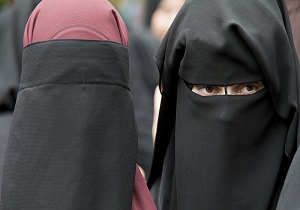 سازمان ملل: ممنوعیت استفاده از برقع در فرانسه نقض حقوق بشر است