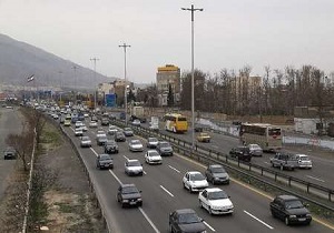 ترافیک در آزادراه قزوین-کرج نیمه سنگین است/ بارش باران در استان‌های تهران، قم، فارس و بوشهر