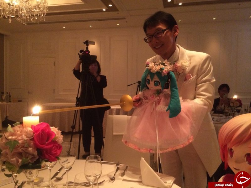 ازدواج مرد ژاپنی با یک عروسک! + تصاویر//