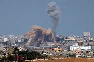 حمله هوایی رژیم صهیونیستی به نوار غزه و پاسخ نیروهای مقاومت با بیش از ۴۰۰ موشک + فیلم و تصاویر