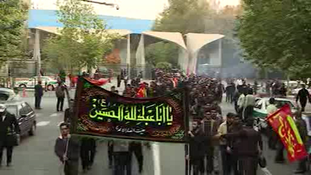 راهپیمایی دانشجویان از دانشگاه تهران به سمت بیت رهبری در اربعین حسینی + فیلم