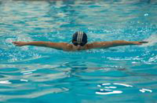 شناگر مهابادی رکورد شنای ایران و جهان را از آن خود کرد
