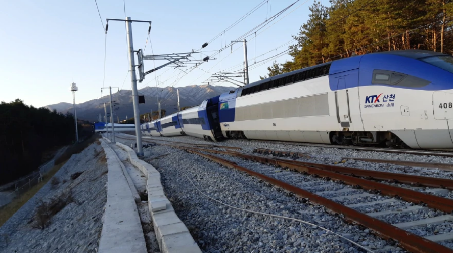 خروج ۱۰ واگن یک قطار سریع‌السیر از ریل در کره جنوبی+ تصاویر