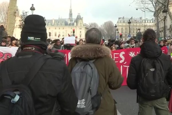 همراه شدن دانش‌آموزان و دانشجویان با جنبش اعتراضی فرانسه