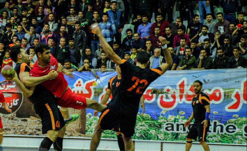 هندبالیست‌های کازرونی در اندیشه پیروزی بر نماینده اصفهان