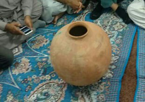 تحویل یک شی تاریخی توسط مردم محلی چگردک به اداره میراث فرهنگی دلگان + عکس
