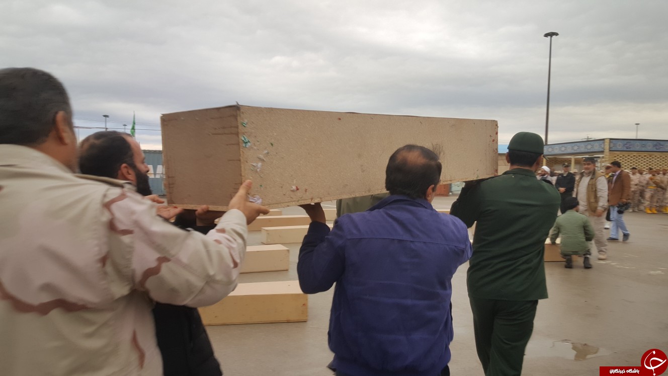 پیکر‌های 46 شهید دفاع مقدس از مرز مهران وارد خاک کشور شدند