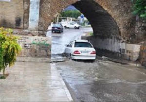آبگرفتگی معابر در خرم آباد براثر بارش باران