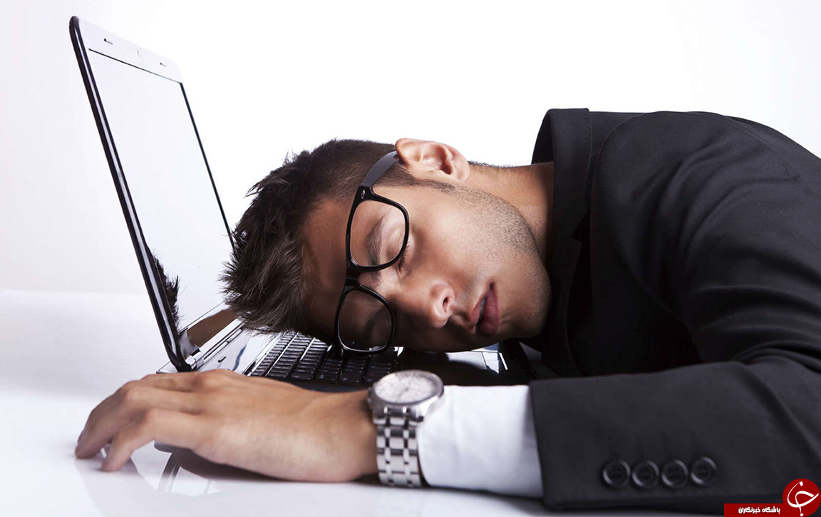 اگر شما هم در محل کار خوابتان می‌گیرد بخوانید! / ترفند‌هایی برای مقابله با خواب آلودگی در محل کار / چرا احساس خواب آلودگی می‌کنیم؟