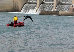 سقوط ۲ نفر در رودخانه کارون/غرق شده‌ها از مرگ حتمی نجات یافتند