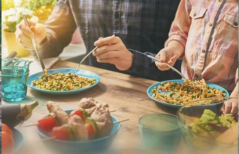 ۱۸ مورد از آداب غذا خوردن و شیوه زندگی سالم در اسلام