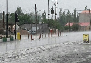 بارش شدید باران و رعد و برق در مهدیشهر