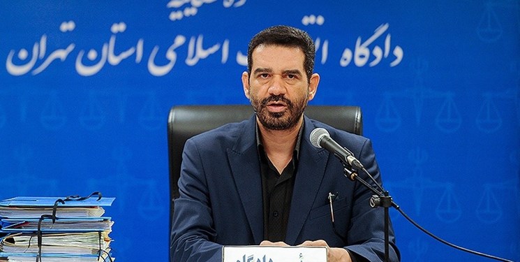 وزیر احمدی نژاد جلوی چشمان مردم شلاق می خورد