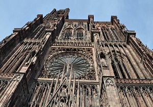 برخورد یک پهپاد با کلیسای استراسبورگ فرانسه