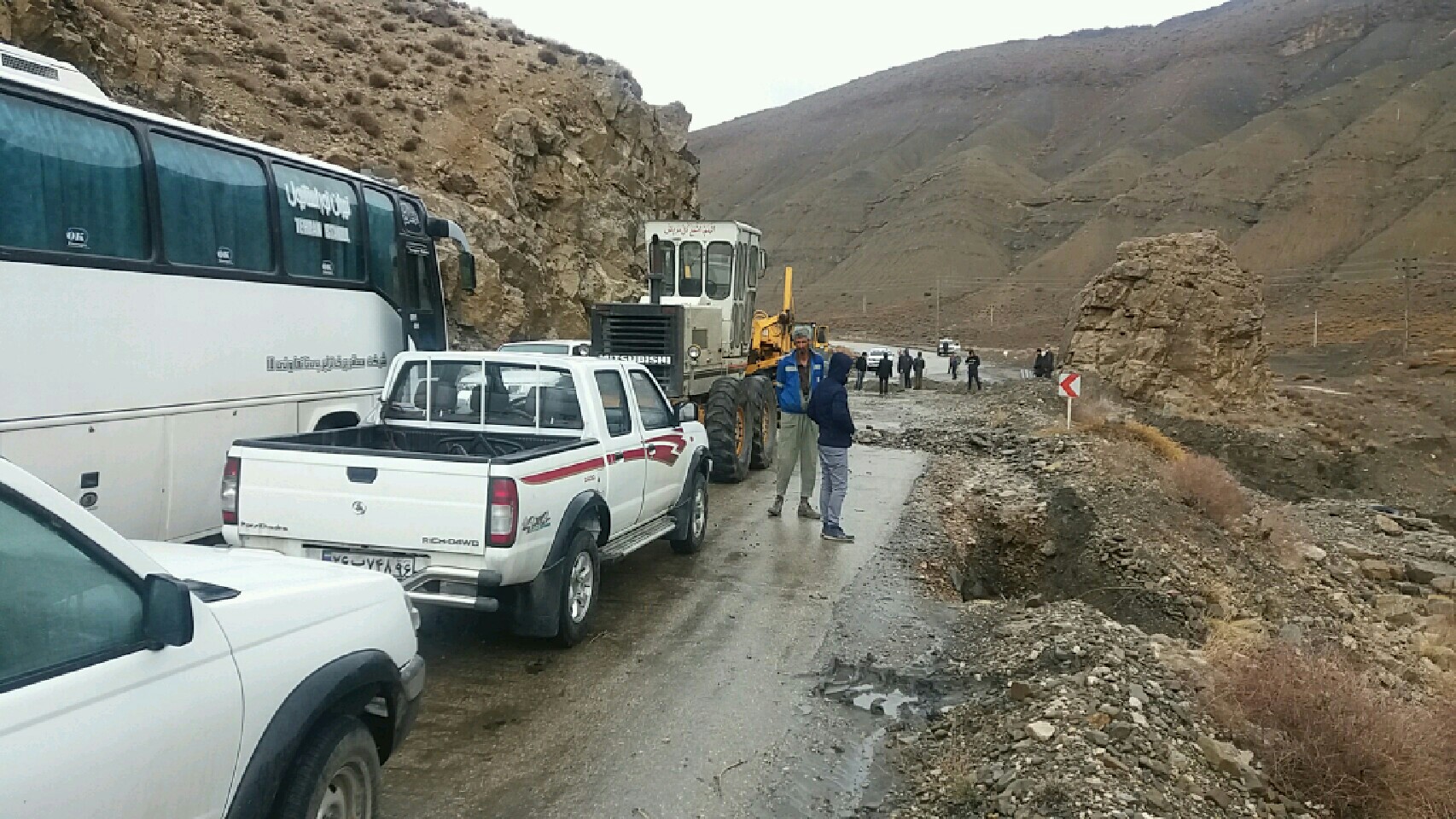 جاده دسترسی به طزره -دامغان مسدود شد