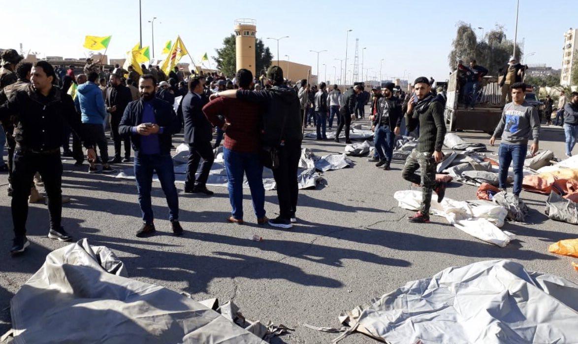 عزاداران خشمگین عراقی پرچم آمریکا را به آتش کشیدند
