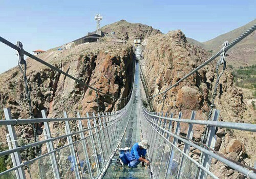 نخستین پل معلق شیشه‌ای ایران سازه‌ای زیبا و رویایی در دل طبیعت اردبیل؛ پروژه‌ای که در کمتر از ۲ سال به بهره‌برداری رسید