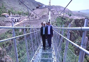 نخستین پل تمام شیشه‌ای و قوسی جهان در هیر افتتاح شد
