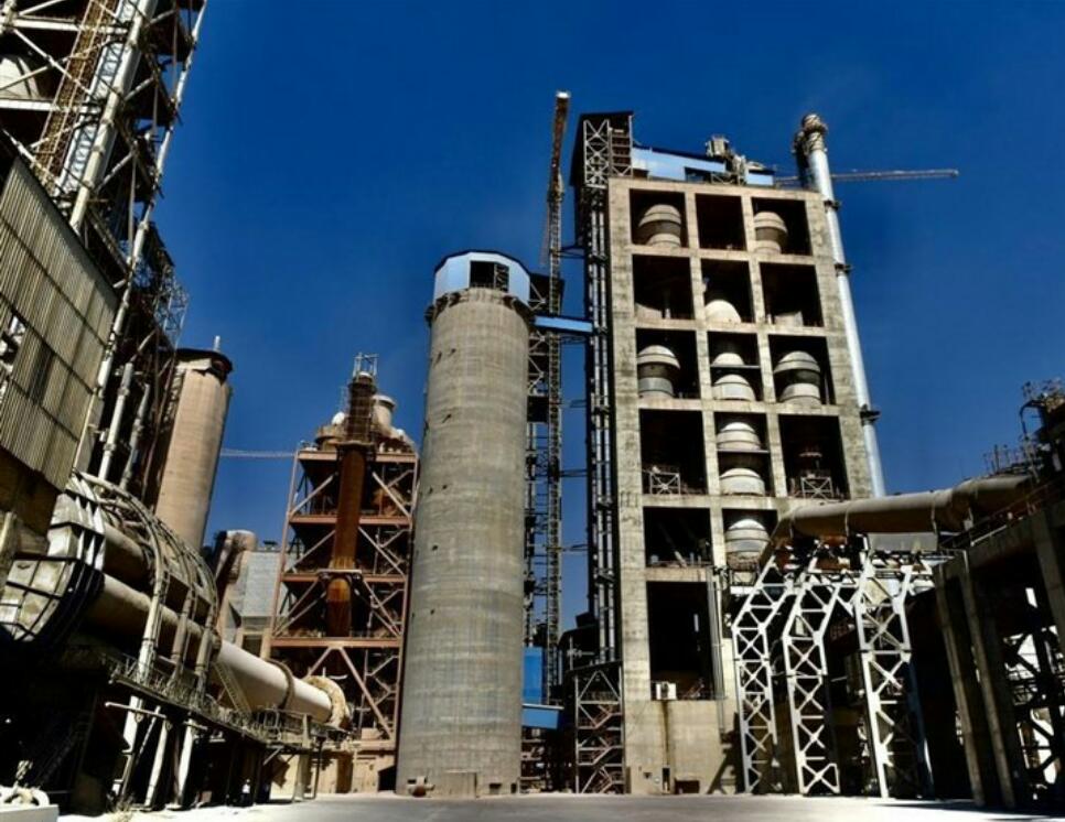 اشتغالزایی مستقیم برای ۱۵۰۰ کارگر ایرانی در بزرگترین شرکت سیمانی خاورمیانه