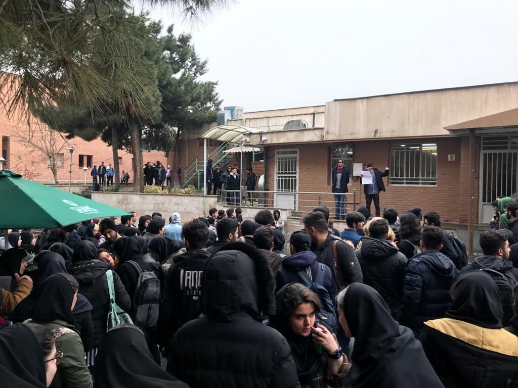 پاسخ کوبنده دانشجویان و اساتید دانشگاه شهید بهشتی به هنجارشکنان + فیلم