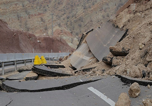 جاده جدید خرم‌آباد - بروجرد مسدود شد/ تخریب یک دهنه پل