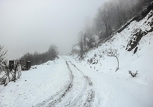 برف جاده‌های کردستان را فرا گرفته است