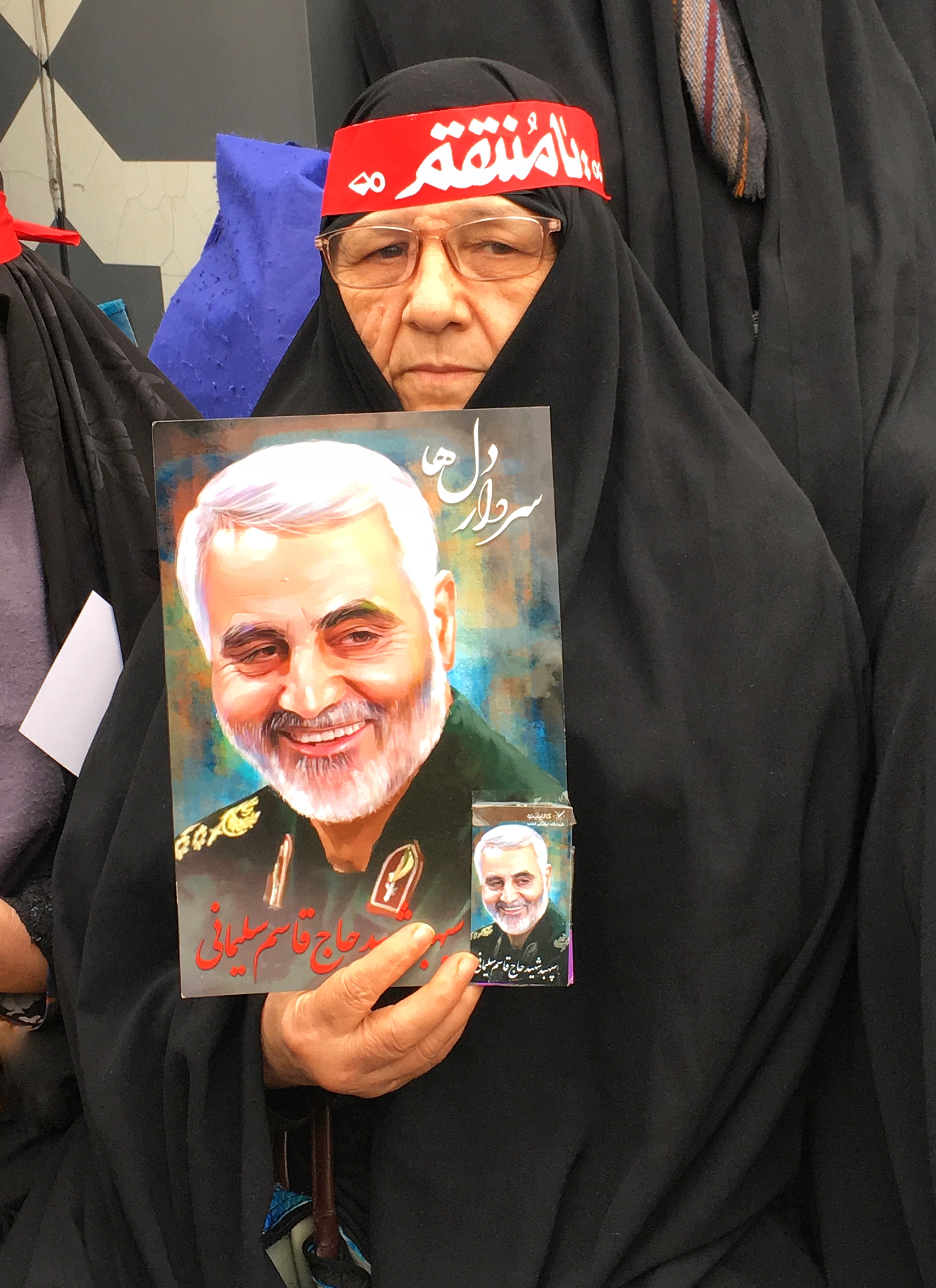 تصاویر حاشیه‌ای از حضور پرشور مردم در نماز جمعه تهران به امامت رهبر انقلاب
