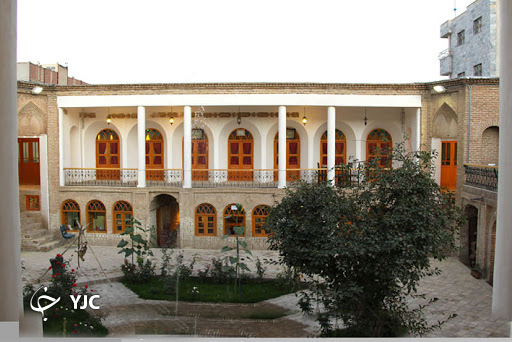 اینجا زمستان زیبا‌تر است/چهار فصل در یک فصل