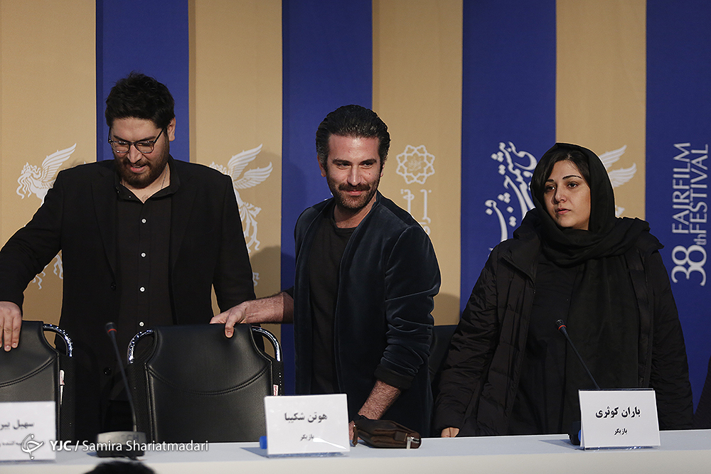 حامیان فیلم ها در لباس منتقدان!/سلبریتی‌هایی مشکی پوش در روز اول جشنواره فجر
