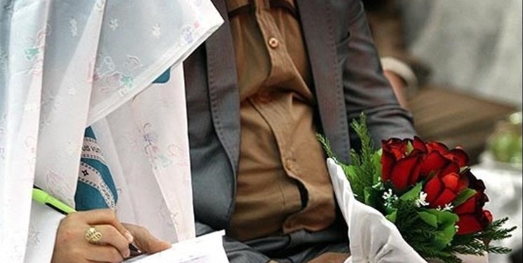 حاشیه‌ای از مراسم ازدواج دانشجویی/ گفتگو با نوعروسی که مهریه‌اش یک شاخه گل بود